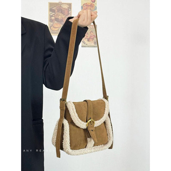 Fashion Lamb Wool Vintage Bag Plush All-matching Bag $35.94 Dana Fashion Color: Khaki Women's Bags Product information: Lining texture: Polyester Applicable scenario: Daily configuration Color: khaki Outer bag type: Three-dimensional pocket Hardness: soft