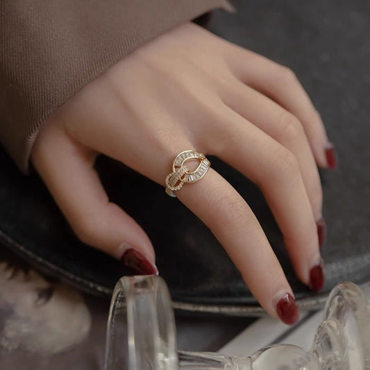 Fashion Micro-inlaid Zircon Ring Women $19.08 Dana Fashion Color: Gold Women's Accessories Product information: Type: Ring Treatment Process: Electroplating Color: Micro-inlaid split ring Style: Women's Material: Copper Style: Fashion Packing list: Ring *