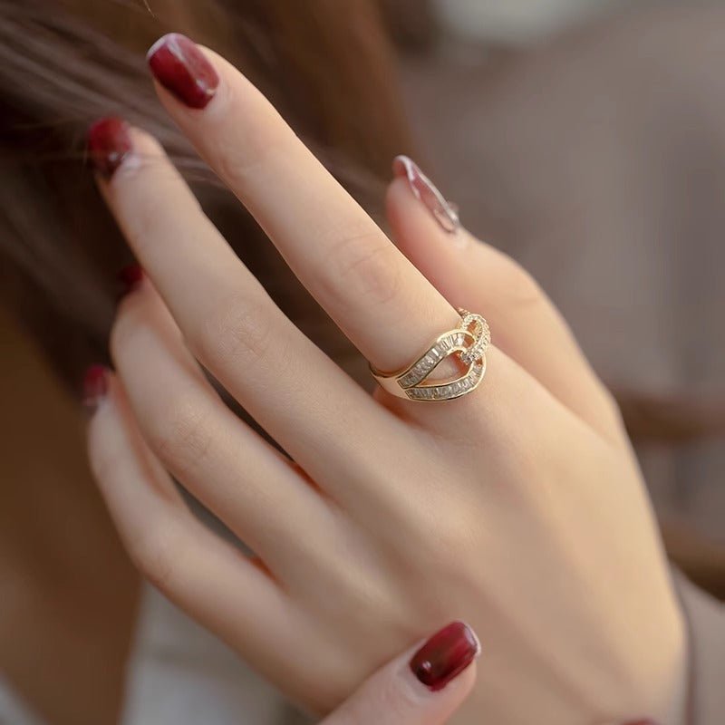 Fashion Micro-inlaid Zircon Ring Women $19.08 Dana Fashion Color: Gold Women's Accessories Product information: Type: Ring Treatment Process: Electroplating Color: Micro-inlaid split ring Style: Women's Material: Copper Style: Fashion Packing list: Ring *