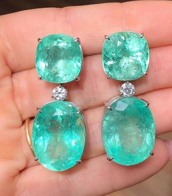 Fashion Personality European And American Earrings Women $19.00 Dana Fashion Color: Green Women's Accessories Product information: Color: red, green Material: Alloy Shape: Geometry Style: Simple Packing list: Earrings *1 pair Product Image:
