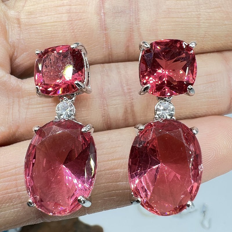 Fashion Personality European And American Earrings Women $19.00 Dana Fashion Color: Red Women's Accessories Product information: Color: red, green Material: Alloy Shape: Geometry Style: Simple Packing list: Earrings *1 pair Product Image:
