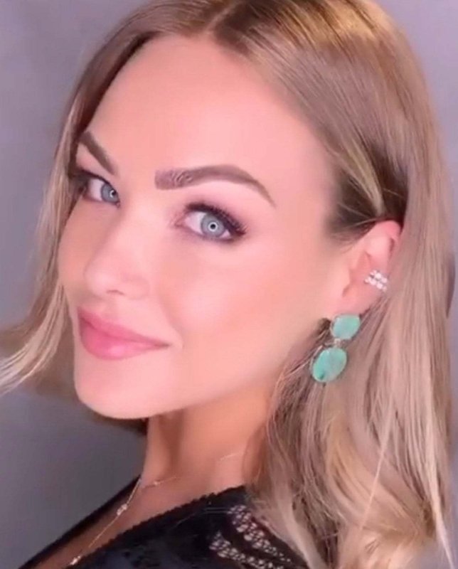 Fashion Personality European And American Earrings Women $19.00 Dana Fashion Color: Green Women's Accessories Product information: Color: red, green Material: Alloy Shape: Geometry Style: Simple Packing list: Earrings *1 pair Product Image: