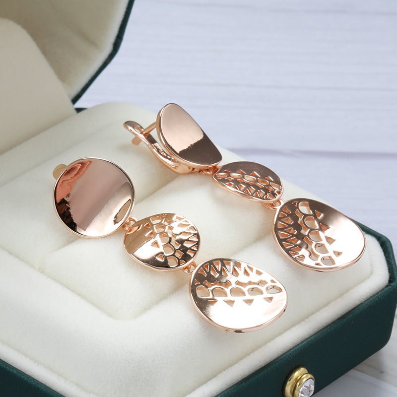 Fashion Personality Hollow Out Earrings For Women $15.54 Dana Fashion Color: H0562 Women's Accessories Product information: Color: H0562 Style: Women's Material: Copper Shape: Geometry Style: Retro Packing list: Earrings *1 pair Product Image: