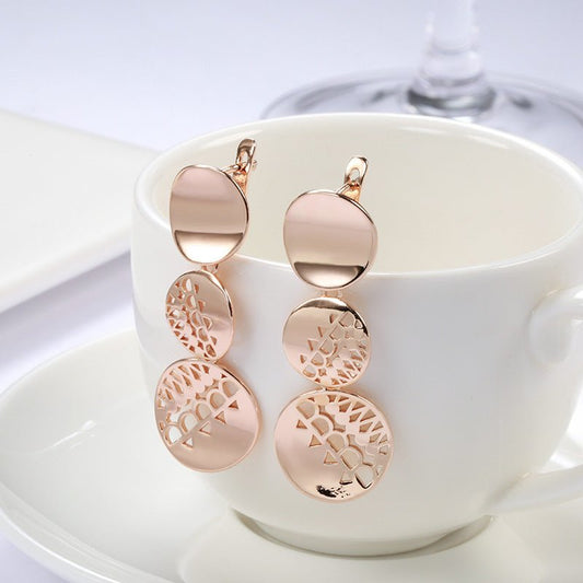 Fashion Personality Hollow Out Earrings For Women $15.54 Dana Fashion Color: H0562 Women's Accessories Product information: Color: H0562 Style: Women's Material: Copper Shape: Geometry Style: Retro Packing list: Earrings *1 pair Product Image: