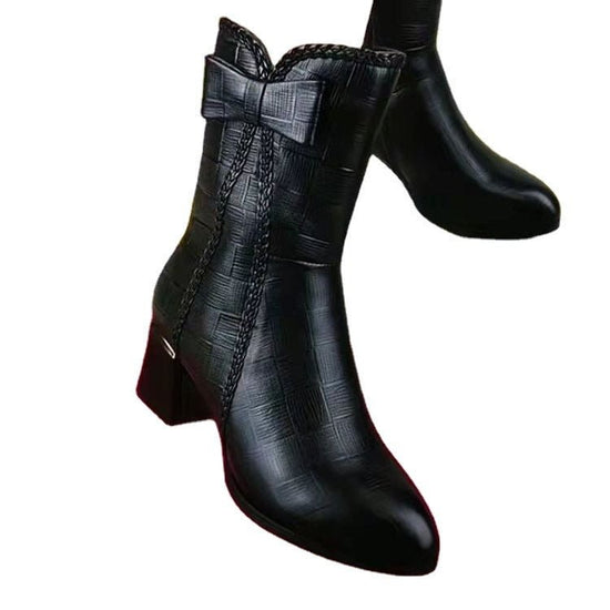 Fashion Personality Ladies Bow Martin Boots $39.99 Dana Fashion Color: Black Size: 35 Women's shoes ข้อมูลผลิตภัณฑ์: ลวดลาย: สีพื้น สี: ดำ, น้ำตาลเข้ม ขนาด: 35, 36, 37, 38, 39, 40, 41, 42 องค์ประกอบยอดนิยม: โบว์, ด้ายเย็บ, แพลตฟอร์มกันน้ำ รูปร่างส่วนปลายเ