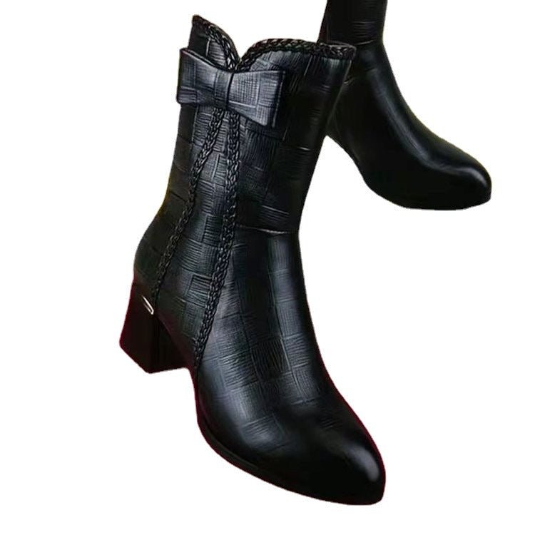Fashion Personality Ladies Bow Martin Boots $39.99 Dana Fashion Color: Black Size: 35 Women's shoes ข้อมูลผลิตภัณฑ์: ลวดลาย: สีพื้น สี: ดำ, น้ำตาลเข้ม ขนาด: 35, 36, 37, 38, 39, 40, 41, 42 องค์ประกอบยอดนิยม: โบว์, ด้ายเย็บ, แพลตฟอร์มกันน้ำ รูปร่างส่วนปลายเ