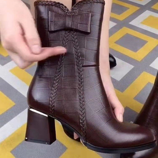 Fashion Personality Ladies Bow Martin Boots $39.99 Dana Fashion Color: Dark Brown Size: 35 Women's shoes ข้อมูลผลิตภัณฑ์: ลวดลาย: สีพื้น สี: ดำ, น้ำตาลเข้ม ขนาด: 35, 36, 37, 38, 39, 40, 41, 42 องค์ประกอบยอดนิยม: โบว์, ด้ายเย็บ, แพลตฟอร์มกันน้ำ รูปร่างส่วน