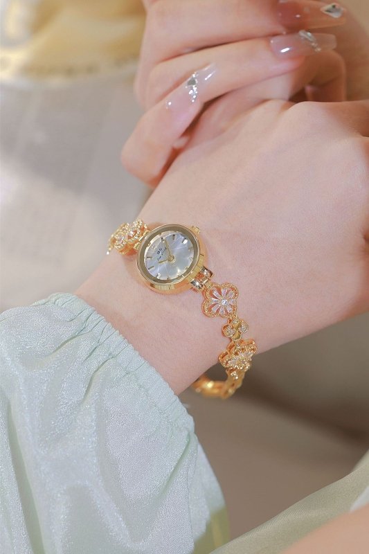 Fashion Personality Lucky Zircon Women's Watch $39.50 Dana Fashion Color: Classic Silver Women's Accessories Product information: Color: gold, classic silver Applicable people: Female Style: Fashion Material: Alloy Size: Packing list: Watch *1 Product Ima