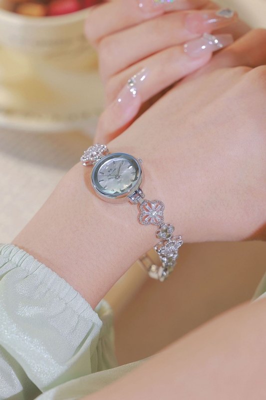 Fashion Personality Lucky Zircon Women's Watch $39.50 Dana Fashion Color: Classic Silver Women's Accessories Product information: Color: gold, classic silver Applicable people: Female Style: Fashion Material: Alloy Size: Packing list: Watch *1 Product Ima