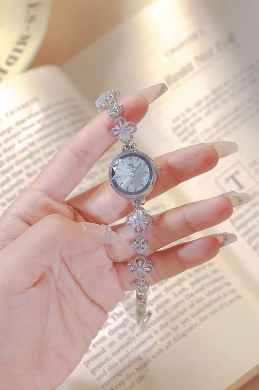 Fashion Personality Lucky Zircon Women's Watch $39.50 Dana Fashion Color: Classic Silver Women's Accessories Product information: Color: gold, classic silver Applicable people: Female Style: Fashion Material: Alloy Size: Packing list: Watch *1 Product Ima