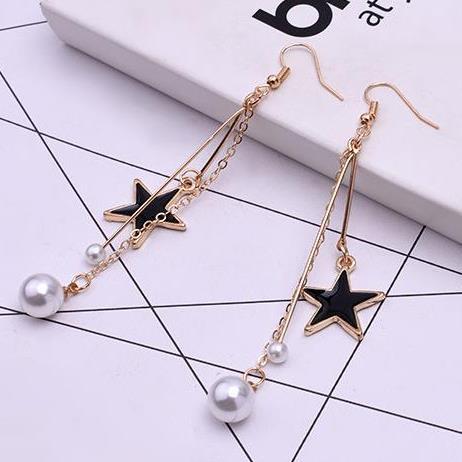 Fashion Personalized Long Pearl Tassel Earrings $7.50 Dana Fashion Style: Ear Hook Style Women's Accessories Product information: Treatment Process: dripping oil Style: ear studs, ear hook, ear clip Color: Silver Material: Alloy Shape: Star Packing list:
