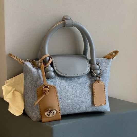 Fashion Portable Dumpling Texture Shoulder Messenger Bag For Women $44.45 Dana Fashion Color: Blue Women's Bags Product information: Lining texture: synthetic leather Applicable scenario: Daily configuration Color: blue Outer bag type: Three-dimensional p