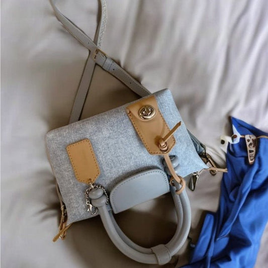 Fashion Portable Dumpling Texture Shoulder Messenger Bag For Women $44.45 Dana Fashion Color: Blue Women's Bags Product information: Lining texture: synthetic leather Applicable scenario: Daily configuration Color: blue Outer bag type: Three-dimensional p