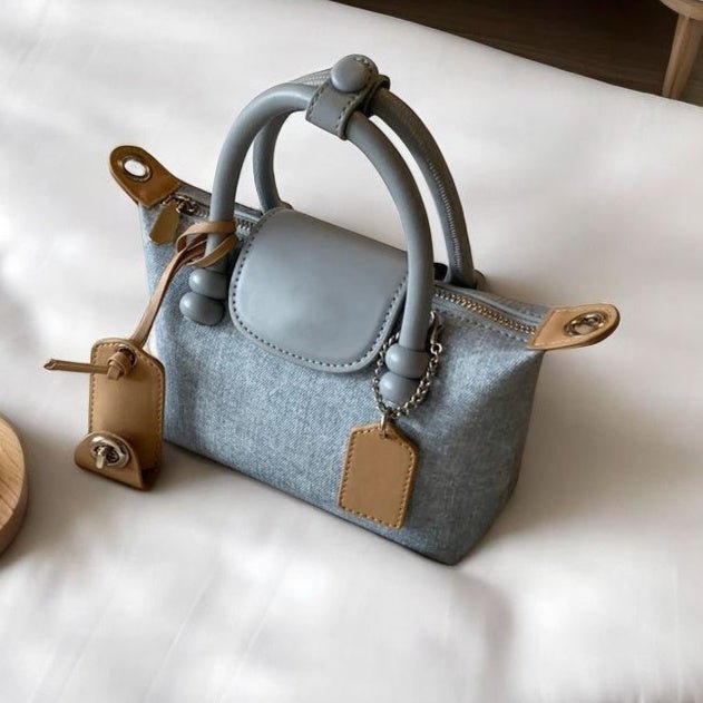 Fashion Portable Dumpling Texture Shoulder Messenger Bag For Women $44.45 Dana Fashion Color: Blue Women's Bags Product information: Lining texture: synthetic leather Applicable scenario: Daily configuration Color: blue Outer bag type: Three-dimensional p