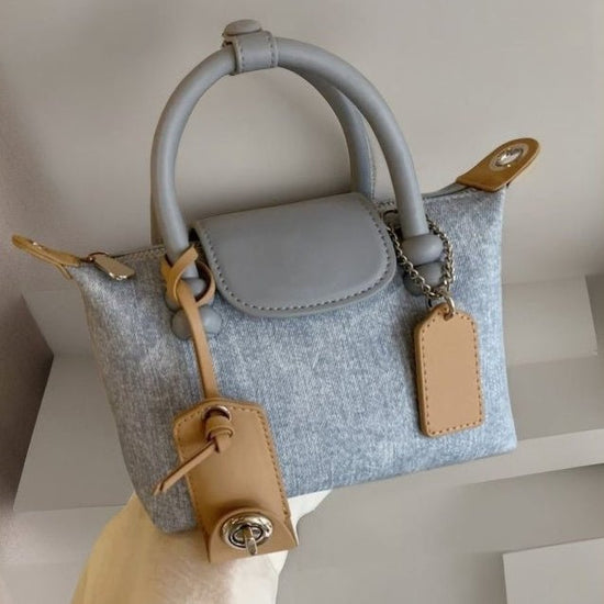 Fashion Portable Dumpling Texture Shoulder Messenger Bag For Women $44.45 Dana Fashion Color: Blue Women's Bags Product information: Lining texture: synthetic leather Applicable scenario: Daily configuration Color: blue Outer bag type: Three-dimensional p