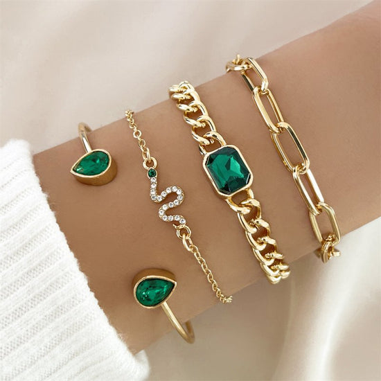 Fashion Premium Green Diamond Bracelet Suit $12.00 Dana Fashion Color: S1194HB Purity: Bracelet Women's Accessories Product information: Treatment Process: Diamond Color: S1194HB Material: zinc alloy Purity: Bracelet Popular elements: Snake Style: ins sty