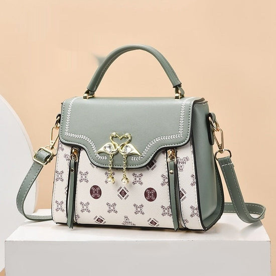 Fashion Printed Women's Portable Shoulder Small Square Bag For Women $46.67 Dana Fashion Color: Green Women's Bags Product information: Lining texture: PU Applicable scenario: Daily configuration Color: Brown, Milky White, green, pink, brown Outer bag typ