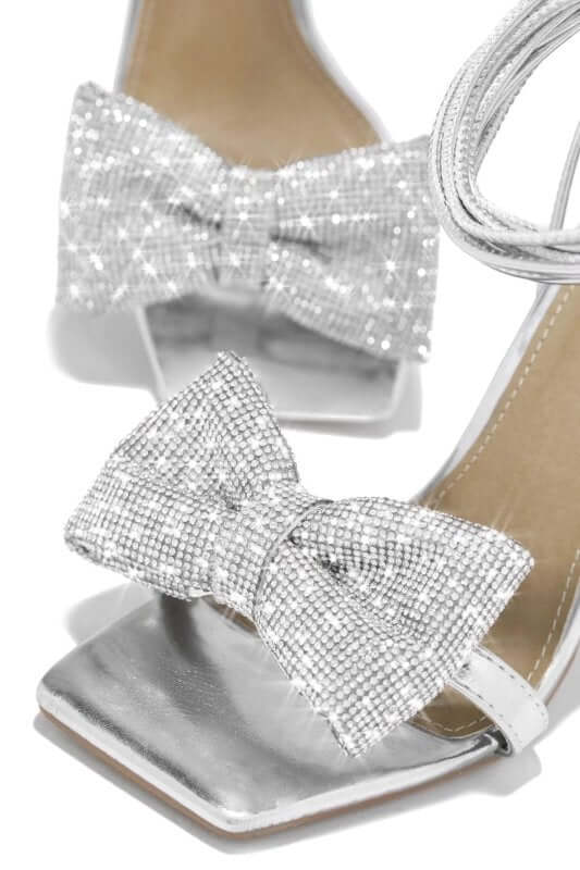 Fashion Rhinestone Bow Cross Strap Outdoor High Heel Sandals $59.90 Dana Fashion Color: Black Size: 35 Women's shoes Product information: Lining material: PU Toe holder shape: square head Color: black, pink, gold, silver Shoe Upper material: PU Size: 35,3
