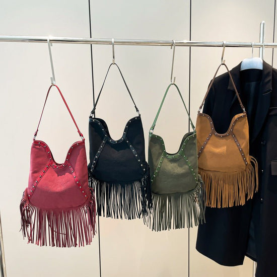 Fashion Rivet Shoulder Large-capacity Crossbody Bag $37.47 Dana Fashion Color: Black Women's Bags Product information: Color: black, green, red, brown Hardness: soft Material: PU Suitcase shape: Bucket Bag internal structure: zipper change bag Popular ele