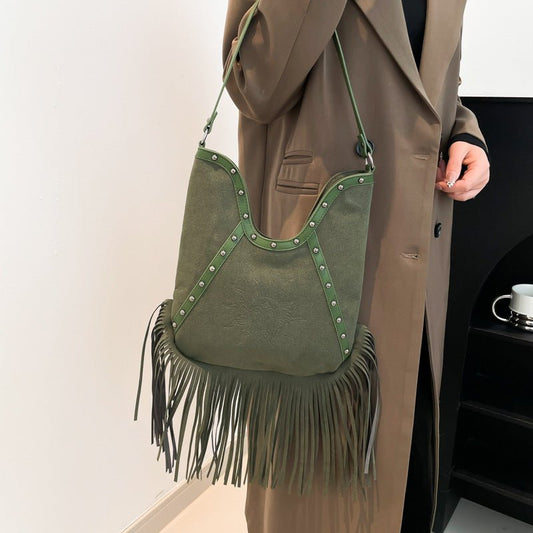 Fashion Rivet Shoulder Large-capacity Crossbody Bag $37.47 Dana Fashion Color: Black Women's Bags Product information: Color: black, green, red, brown Hardness: soft Material: PU Suitcase shape: Bucket Bag internal structure: zipper change bag Popular ele