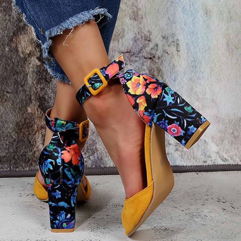 Fashion Sandals With Rubber Peep Toe Suede Buckle $34.50 Dana Fashion Color: Black Size: 35 Women's shoes Product information: Lining material: Pu Toe holder shape: Fish Mouth Color: yellow, red, black Shoe Upper material: Suede Size: 35,36,37,38,39,40,41