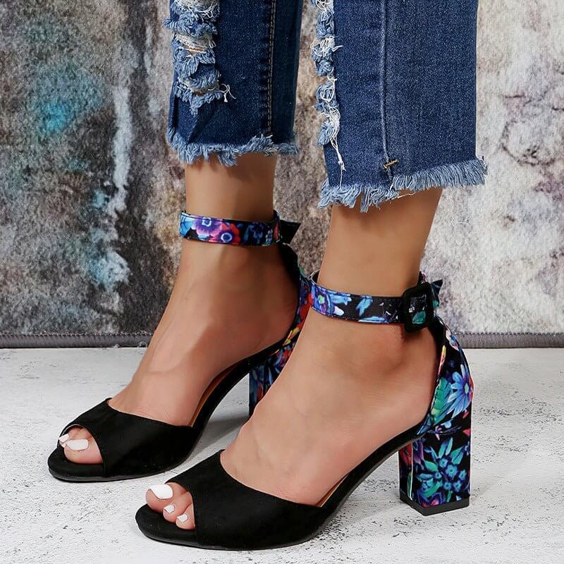 Fashion Sandals With Rubber Peep Toe Suede Buckle $34.50 Dana Fashion Color: Black Size: 35 Women's shoes Product information: Lining material: Pu Toe holder shape: Fish Mouth Color: yellow, red, black Shoe Upper material: Suede Size: 35,36,37,38,39,40,41