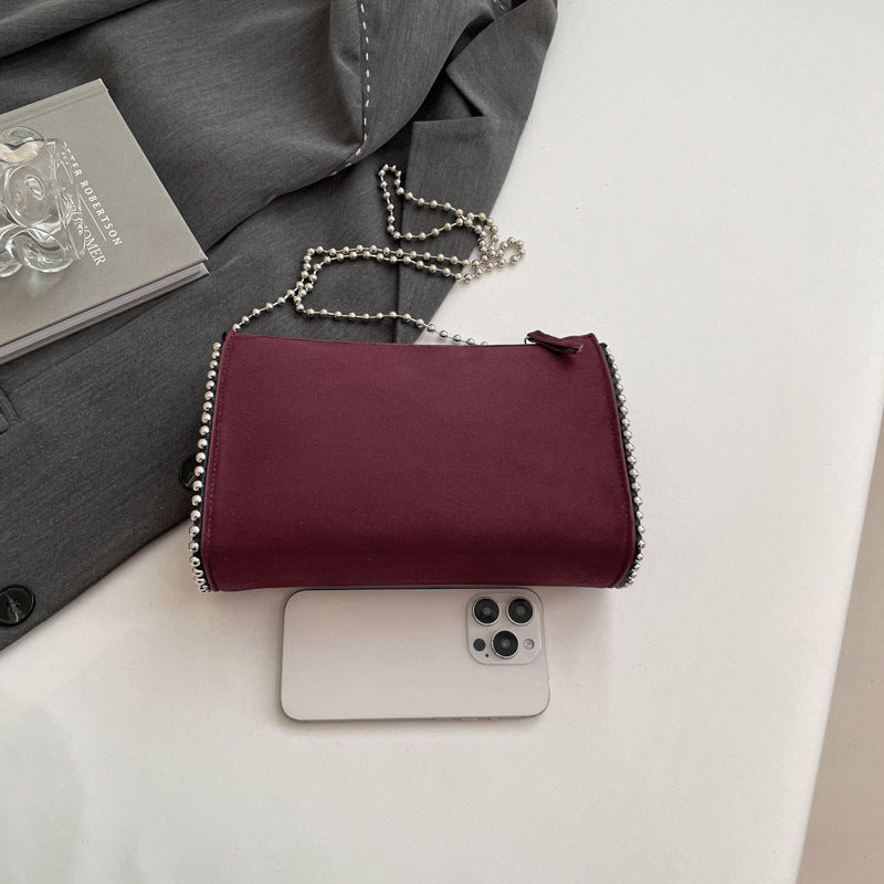 Fashion Simple Shoulder Crossbody Chain Bag $28.56 Dana Fashion Color: Black Women's Bags Product information: Color: black, red, brown Outer bag type: Sandwich pocket Hardness: soft Material: PU Suitcase shape: Horizontal Square Popular elements: rivets