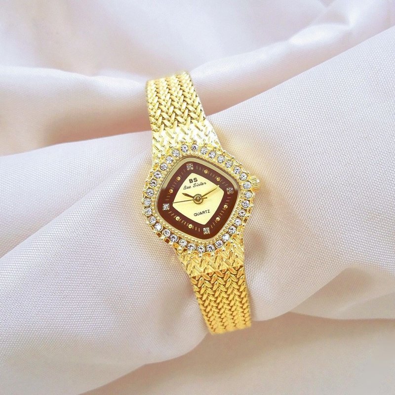 Fashion Simple Temperament Women's Watch $36.50 Dana Fashion Color: Classic Silver Women's Accessories Product information: Color: gold, rose gold, classic silver Thickness: 6mm Applicable people: Female Style: Fashion Dial diameter: 2cm Material: Alloy P