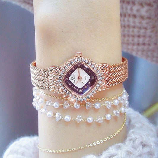 Fashion Simple Temperament Women's Watch $36.50 Dana Fashion Color: Classic Silver Women's Accessories Product information: Color: gold, rose gold, classic silver Thickness: 6mm Applicable people: Female Style: Fashion Dial diameter: 2cm Material: Alloy P