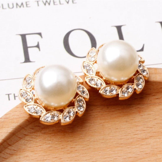 Fashion Simple Windmill Earrings For Women $15.00 Dana Fashion Colour: Picture Color Women's Accessories Product information: Treatment Process: Pearl Inlay Material: Alloy Shape: Flower Style: Casual Size: 2.3 Packing list: Earrings *1 pair Product Image