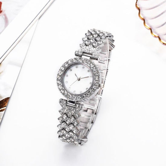 Fashion Simple Women's Quartz Watch Diamond Alloy $14.50 Dana Fashion Color: White Steel Colors Women's Accessories Product information: Color: gold, white steel, rose gold Thickness: 9mm Applicable people: Female Style: Fashion Packing list: Women's allo