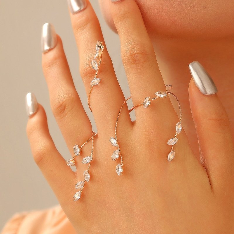 Fashion Simple Zircon Leaves Finger Chain $19.90 Dana Fashion Color: 05 Kc Golden Finger DZ137 Women's Accessories Product information: Treatment Process: Electroplating Color: 01 kc gold mobile phone ring 5375,02 White k mobile phone ring 5469,03 kc gold
