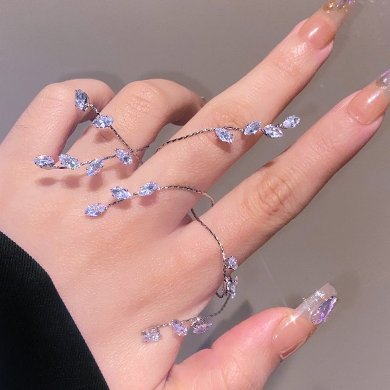 Fashion Simple Zircon Leaves Finger Chain $19.90 Dana Fashion Color: 06 White K Finger DZ733 Women's Accessories Product information: Treatment Process: Electroplating Color: 01 kc gold mobile phone ring 5375,02 White k mobile phone ring 5469,03 kc gold J