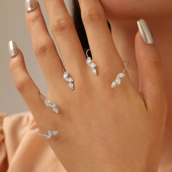 Fashion Simple Zircon Leaves Finger Chain $19.90 Dana Fashion Color: White K Ring Women's Accessories Product information: Treatment Process: Electroplating Color: 01 kc gold mobile phone ring 5375,02 White k mobile phone ring 5469,03 kc gold Joint hand 8