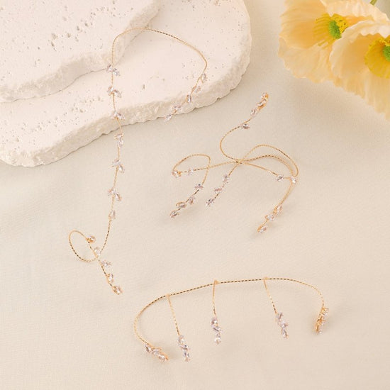 Fashion Simple Zircon Leaves Finger Chain $19.90 Dana Fashion Color: 01kc Gold Finger Ring 5375 Women's Accessories Product information: Treatment Process: Electroplating Color: 01 kc gold mobile phone ring 5375,02 White k mobile phone ring 5469,03 kc gol