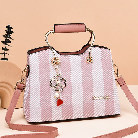 Fashion Small Handbag Spring And Summer Popular Western Style Portable $53.32 Dana Fashion Color: Black Size: 26X20X14CM Women's Bags Product information: Applicable scenarios: Daily matching Color: black, khaki, pink, sky blue Outer bag type: Sandwich po