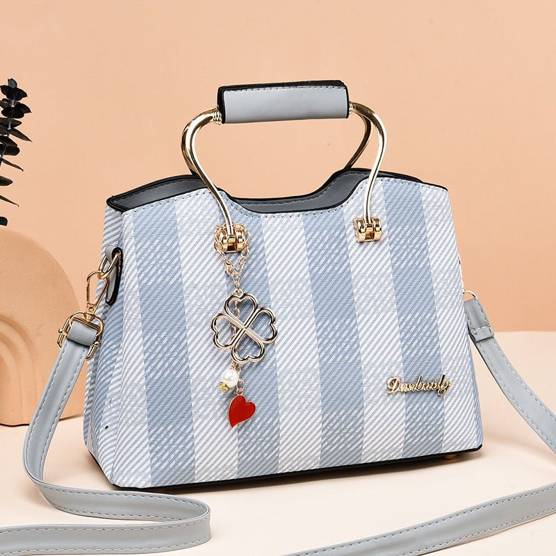Fashion Small Handbag Spring And Summer Popular Western Style Portable $53.32 Dana Fashion Color: Sky Blue Size: 26X20X14CM Women's Bags Product information: Applicable scenarios: Daily matching Color: black, khaki, pink, sky blue Outer bag type: Sandwich