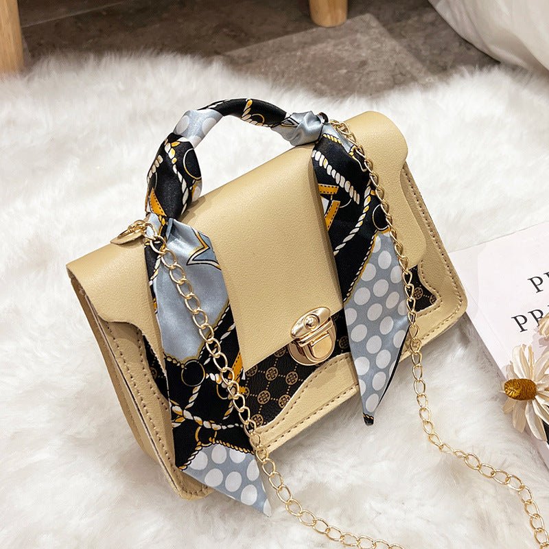 Fashion Small Square Bag Vintage Print Ladies $25.00 Dana Fashion Color: Apricot Women's Bags Product information: Lining texture: synthetic leather Applicable scenario: leisure travel Color: white, black, apricot, brown, pink Outer bag type: flap bag Har