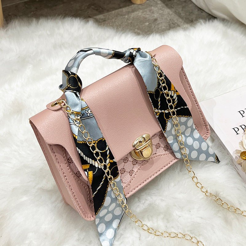 Fashion Small Square Bag Vintage Print Ladies $25.00 Dana Fashion Color: Pink Women's Bags Product information: Lining texture: synthetic leather Applicable scenario: leisure travel Color: white, black, apricot, brown, pink Outer bag type: flap bag Hardne