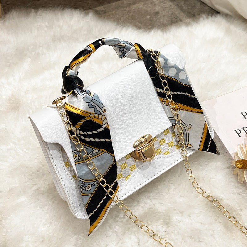 Fashion Small Square Bag Vintage Print Ladies $25.00 Dana Fashion Color: White Women's Bags Product information: Lining texture: synthetic leather Applicable scenario: leisure travel Color: white, black, apricot, brown, pink Outer bag type: flap bag Hardn