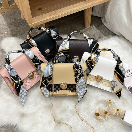 Fashion Small Square Bag Vintage Print Ladies $25.00 Dana Fashion Color: Apricot Women's Bags Product information: Lining texture: synthetic leather Applicable scenario: leisure travel Color: white, black, apricot, brown, pink Outer bag type: flap bag Har
