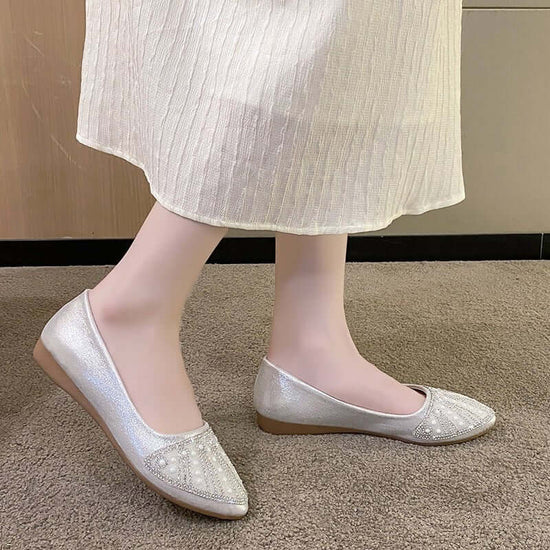 Fashion Soft Bottom Flat Pointed Women's Shoes $49.90 Dana Fashion Color: Gold Size: 35 Women's shoes Product information: Pattern: solid color Color: gold, silver, gold upgrade, silver upgrade, gold luster, silver luster Size: 35.36,37.38,39.40,41 Toe ho