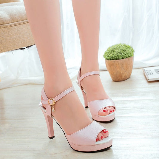 Fashion Summer New Hasp Women's Sandals $35.50 Dana Fashion Color: Black Size: 35 Women's shoes Product information: Scaffold shape: Fish Mouth Color: white, black, pink Shoe Material: artificial PU Size: 35.36, 37.38, 39.40 Style: Casual Packing list: Wo