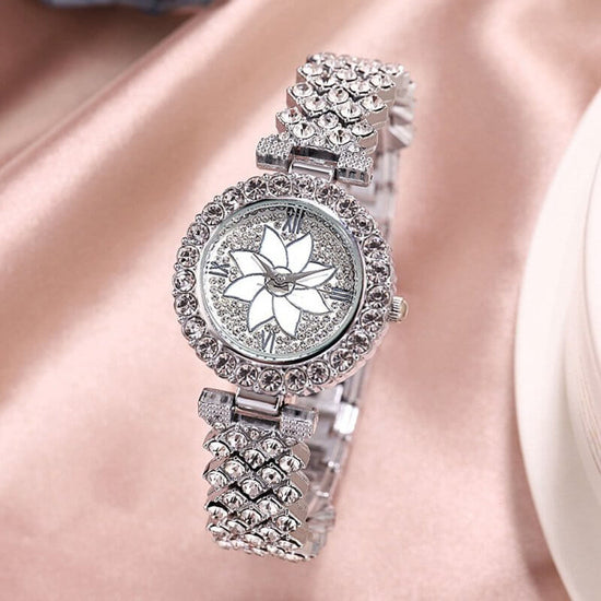 Fashion Temperament Diamond Starry Bracelet Watch Lady Creative Gift Set $16.07 Dana Fashion Color: Silver style: single Women's Accessories Product information: product information Name: Fashion Trend Business Diamond Luxury Elegant Quartz Watch and Brac