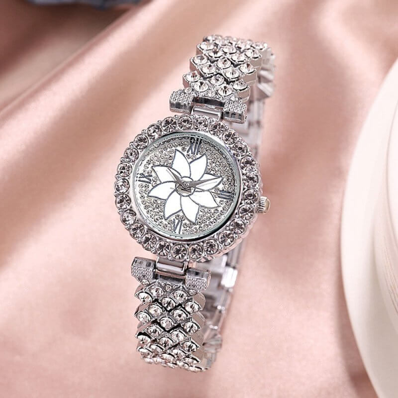 Fashion Temperament Diamond Starry Bracelet Watch Lady Creative Gift Set $16.07 Dana Fashion Color: Silver style: single Women's Accessories Product information: product information Name: Fashion Trend Business Diamond Luxury Elegant Quartz Watch and Brac