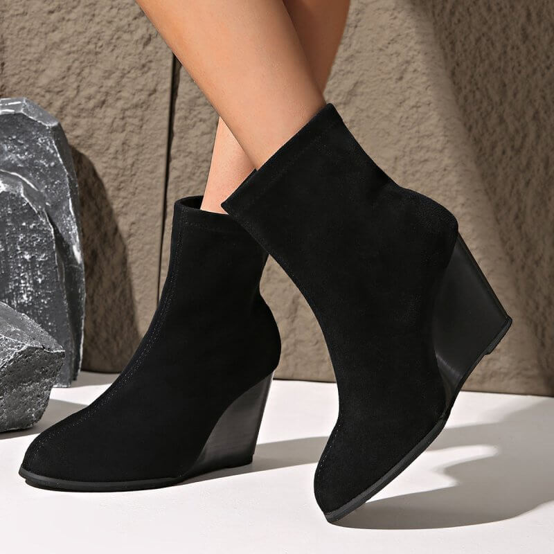Fashion Thick-soled Wedges Boots Winter Suede Height-increasing Shoes Warm Solid Ankle Boot $39.90 Dana Fashion Color: Black Size: Size35 Women's shoes Product information: Product Category: Fashion boots Applicable age: adult Upper material: suede Sole m