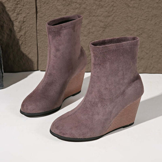 Fashion Thick-soled Wedges Boots Winter Suede Height-increasing Shoes Warm Solid Ankle Boot $39.90 Dana Fashion Color: Grey Size: Size35 Women's shoes Product information: Product Category: Fashion boots Applicable age: adult Upper material: suede Sole ma