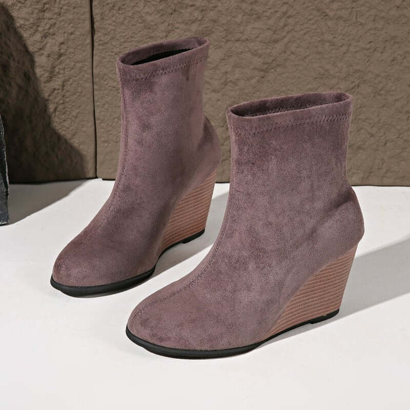 Fashion Thick-soled Wedges Boots Winter Suede Height-increasing Shoes Warm Solid Ankle Boot $39.90 Dana Fashion Color: Grey Size: Size35 Women's shoes Product information: Product Category: Fashion boots Applicable age: adult Upper material: suede Sole ma
