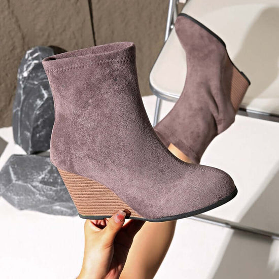 Fashion Thick-soled Wedges Boots Winter Suede Height-increasing Shoes Warm Solid Ankle Boot $39.90 Dana Fashion Color: Black Size: Size35 Women's shoes Product information: Product Category: Fashion boots Applicable age: adult Upper material: suede Sole m