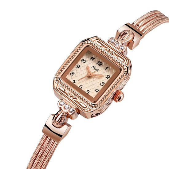 Fashion Women's High Sense Watch $45.50 Dana Fashion Color: Gold Shell Gold Plate Women's Accessories Product information: Special function: decoration Thickness: 8mm Dial diameter: 20mm Mirror material: mineral reinforced glass mirror surface Watch buckl